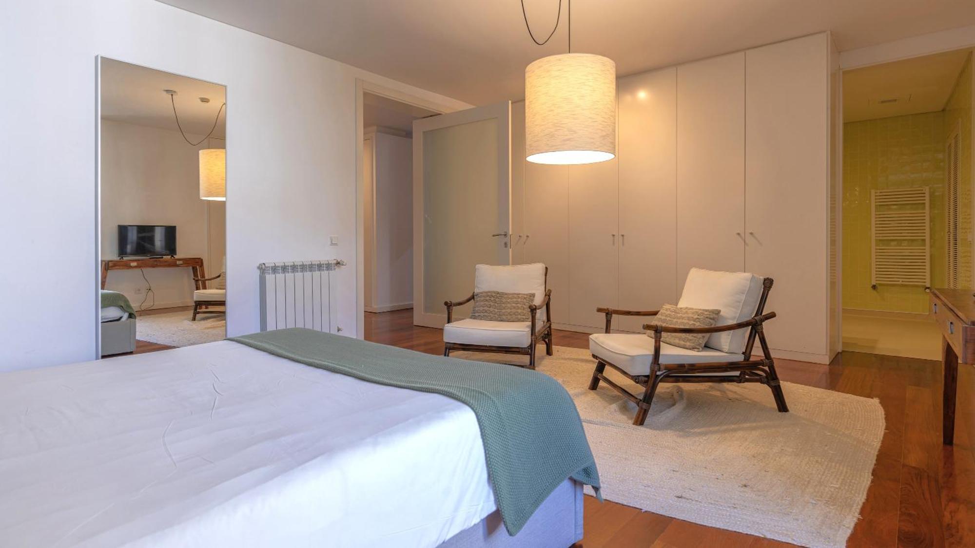 Lovelystay - Chiado 3Bedroom Wonder Лиссабон Экстерьер фото